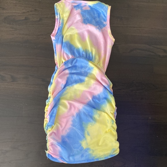 VICI- tie dye ruched dress. Size M - Picture 6 of 8
